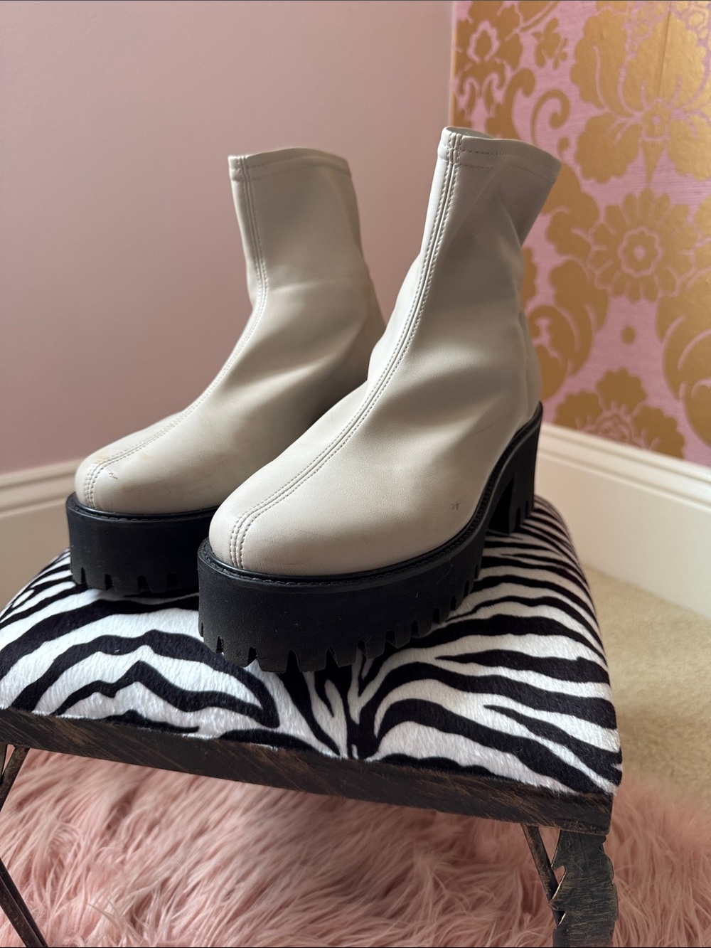 Frame Denim Cream/Gray Platform Ankle Boots with Chunky Black Sole size 9